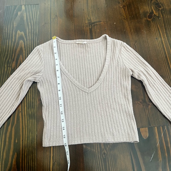Aritzia Wilfred Free V Neck Long Sleeve Crop Top - Picture 6 of 7